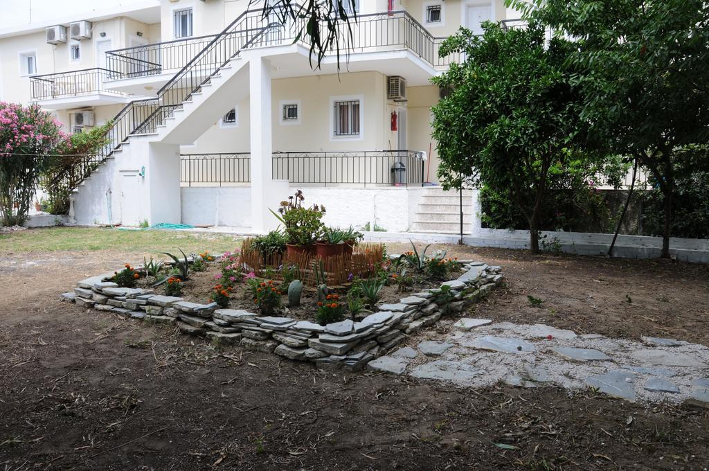 Apartmán Vicky'S Garden Kalamákion Exteriér fotografie